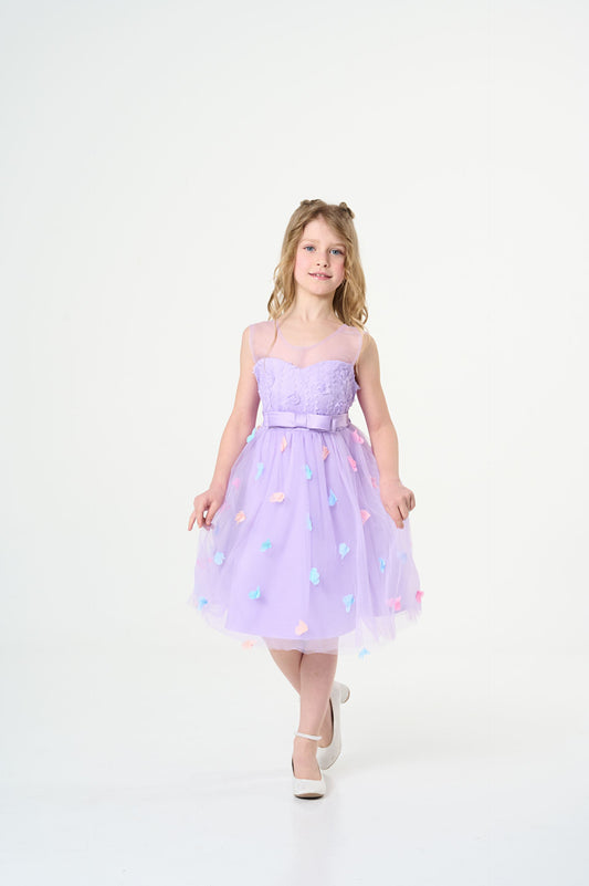 Vestido elegante de color lila con flores